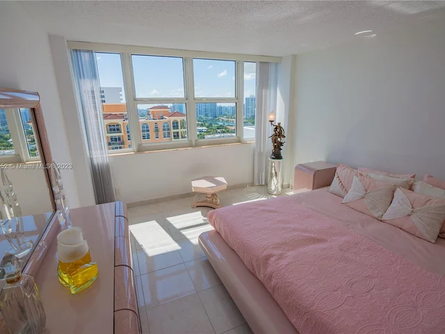 2030 S Ocean Dr # 2112, Hallandale Beach FL 33009