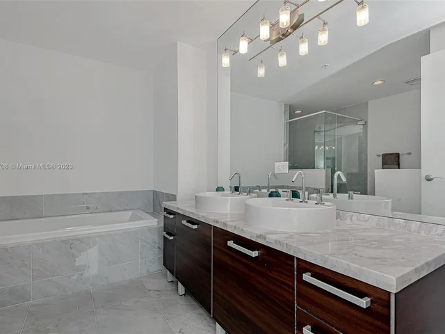 244 Biscayne Blvd # 4907, Miami FL 33132