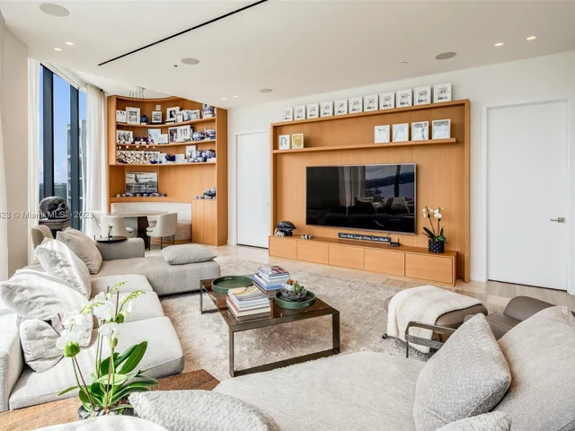 2821 S Bayshore Dr, Miami FL 33133