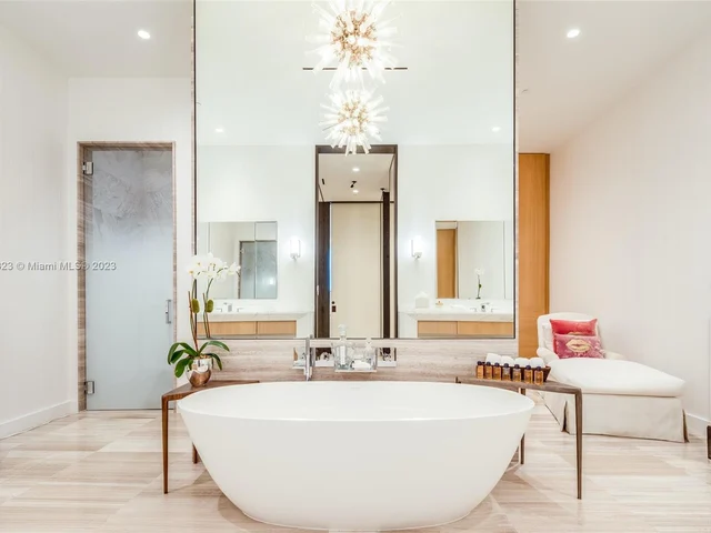 2821 S Bayshore Dr, Miami FL 33133