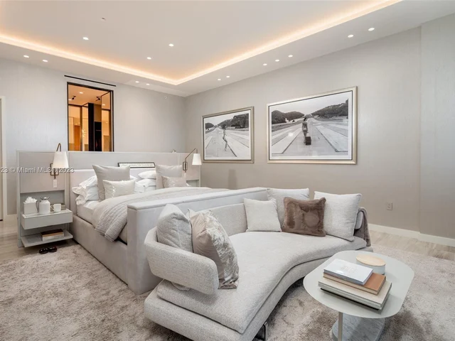 2821 S Bayshore Dr, Miami FL 33133