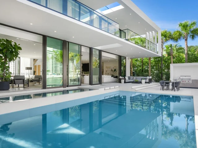 5777 Pinetree Dr, Miami Beach FL 33140