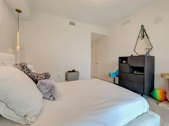 330 Sunny Isles Blvd # 503, Sunny Isles Beach FL 33160