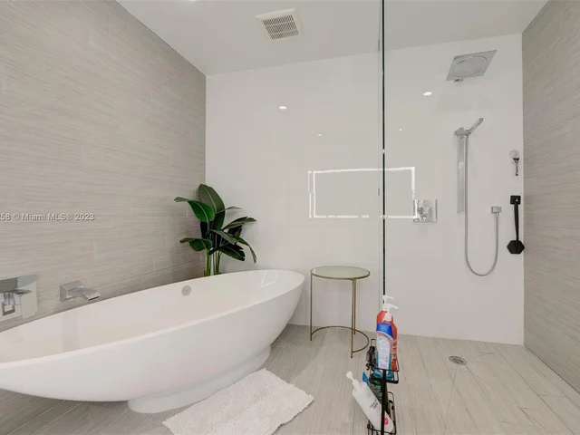 330 Sunny Isles Blvd # 503, Sunny Isles Beach FL 33160