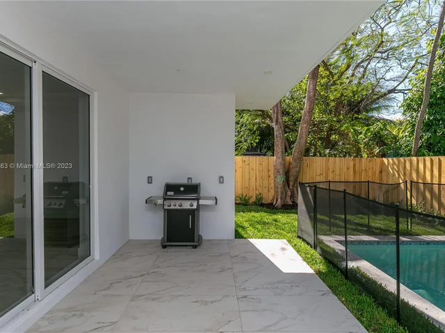 3162 Plaza St., Miami FL 33133