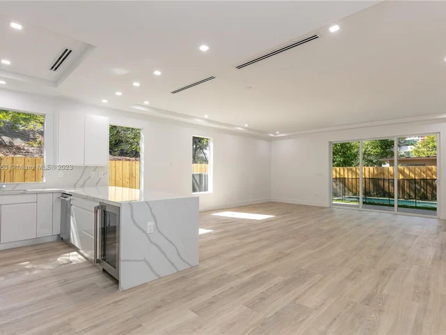 3162 Plaza St., Miami FL 33133