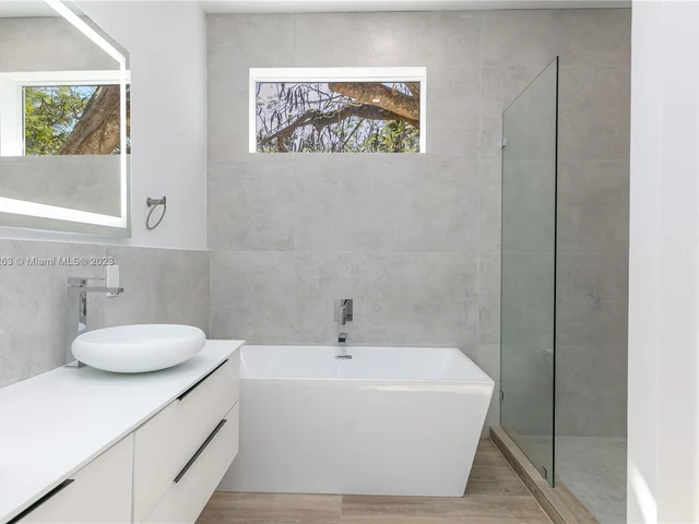 3162 Plaza St., Miami FL 33133