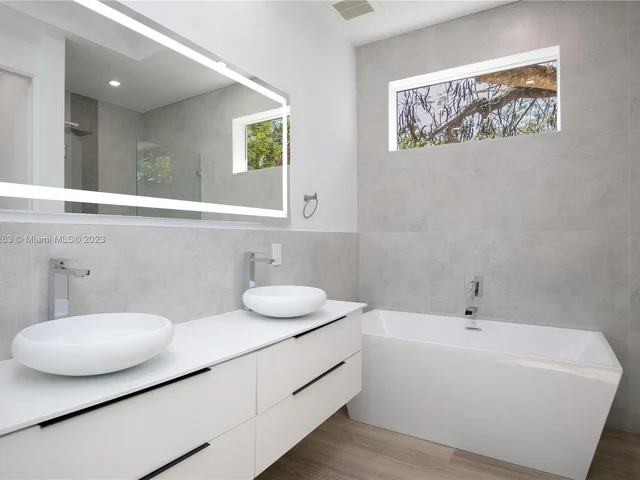 3162 Plaza St., Miami FL 33133