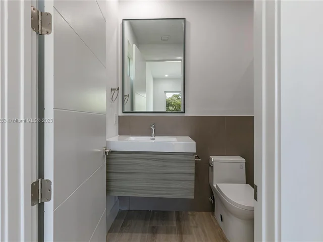 3162 Plaza St., Miami FL 33133