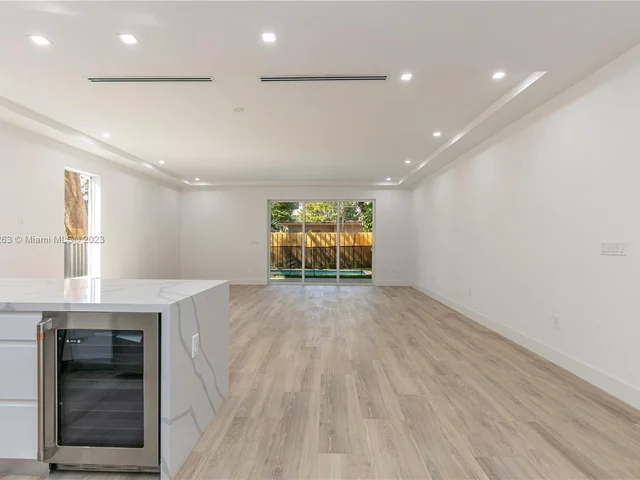 3162 Plaza St., Miami FL 33133