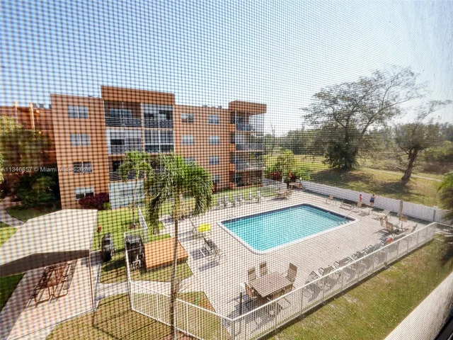 3048 E Sunrise Lakes Dr # 319, Sunrise FL 33322