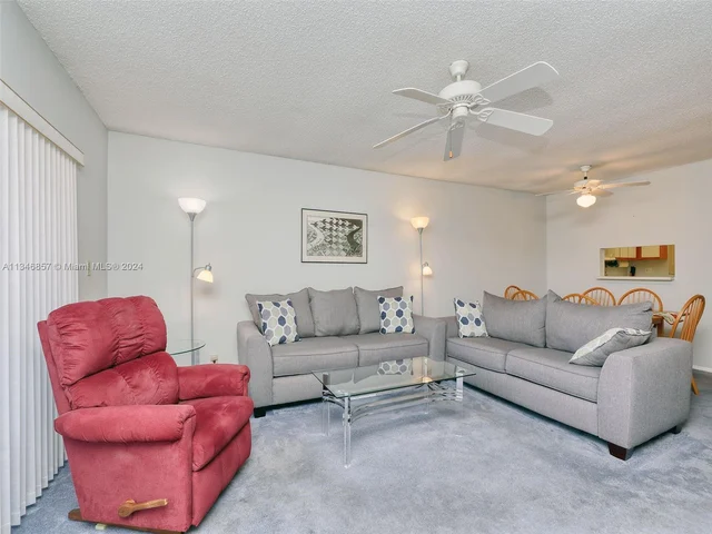 3048 E Sunrise Lakes Dr # 319, Sunrise FL 33322