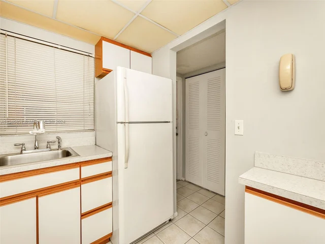 3048 E Sunrise Lakes Dr # 319, Sunrise FL 33322