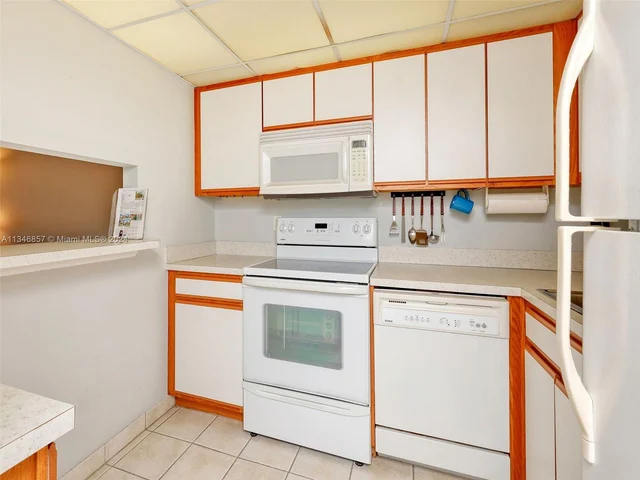 3048 E Sunrise Lakes Dr # 319, Sunrise FL 33322