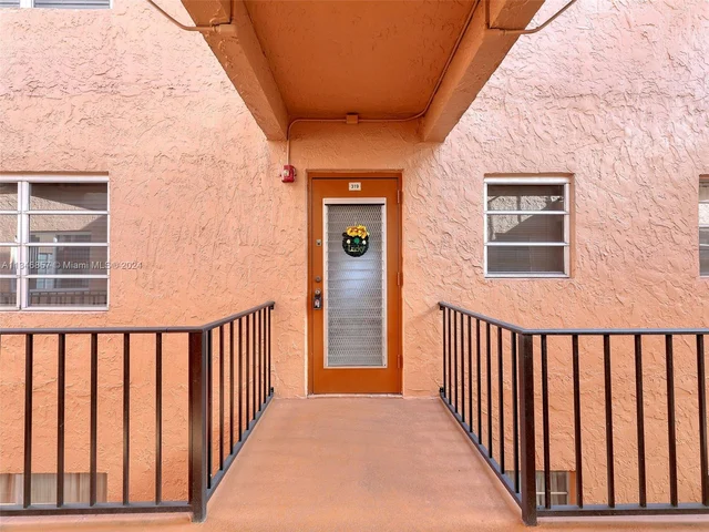 3048 E Sunrise Lakes Dr # 319, Sunrise FL 33322