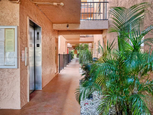 3048 E Sunrise Lakes Dr # 319, Sunrise FL 33322