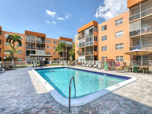 3048 E Sunrise Lakes Dr # 319, Sunrise FL 33322