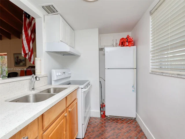 3048 E Sunrise Lakes Dr # 319, Sunrise FL 33322