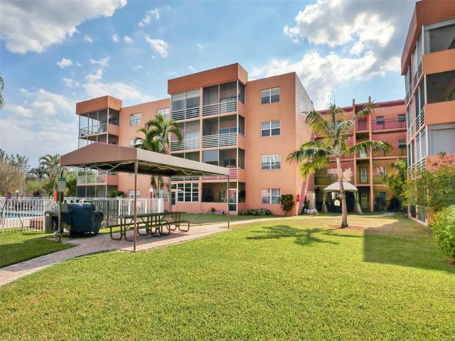 3048 E Sunrise Lakes Dr # 319, Sunrise FL 33322