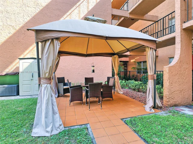 3048 E Sunrise Lakes Dr # 319, Sunrise FL 33322