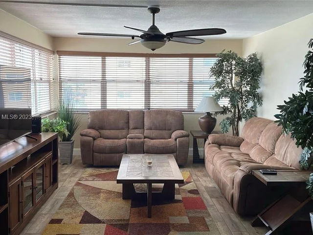 111 Golden Isles Dr # E11, Hallandale Beach FL 33009