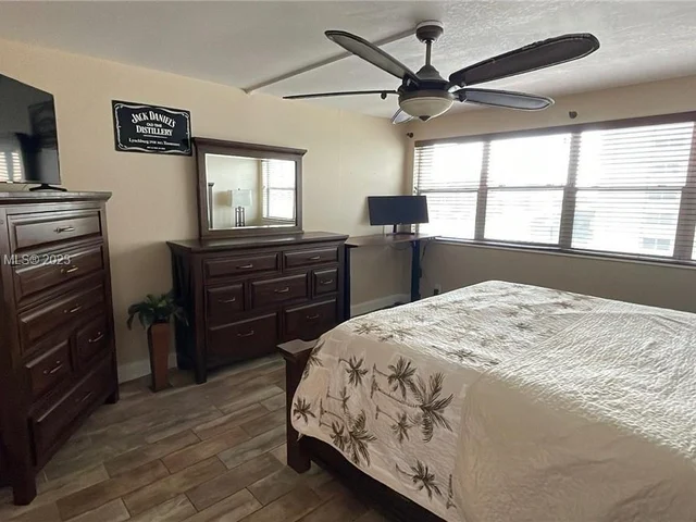 111 Golden Isles Dr # E11, Hallandale Beach FL 33009