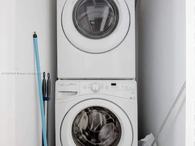 151 SE 1st St # 803, Miami FL 33131