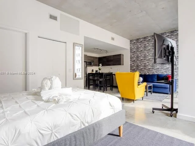 151 SE 1st St # 803, Miami FL 33131