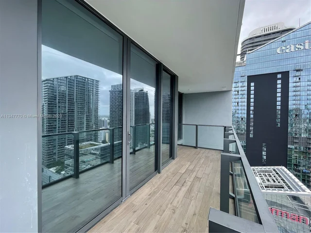 68 SE 6th St # 3806, Miami FL 33131