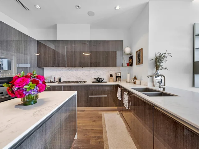 3250 NE 188th St, Aventura FL 33180