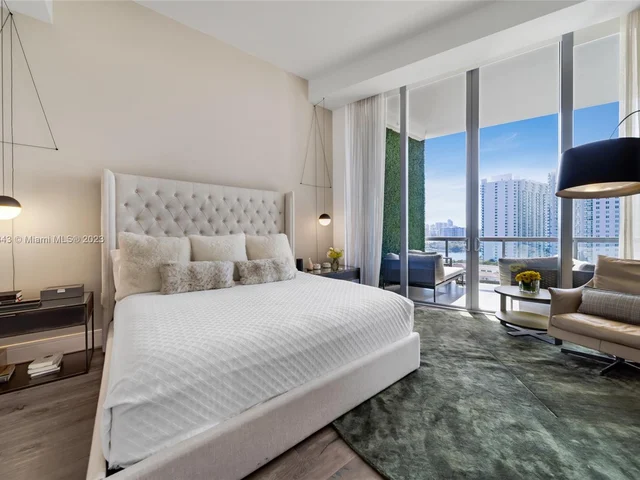 3250 NE 188th St, Aventura FL 33180