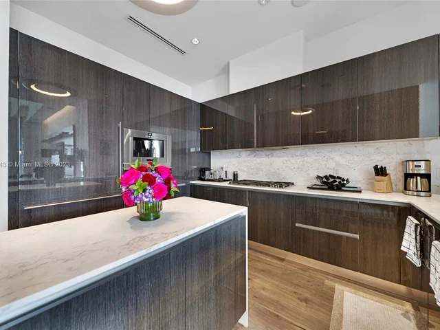 3250 NE 188th St, Aventura FL 33180