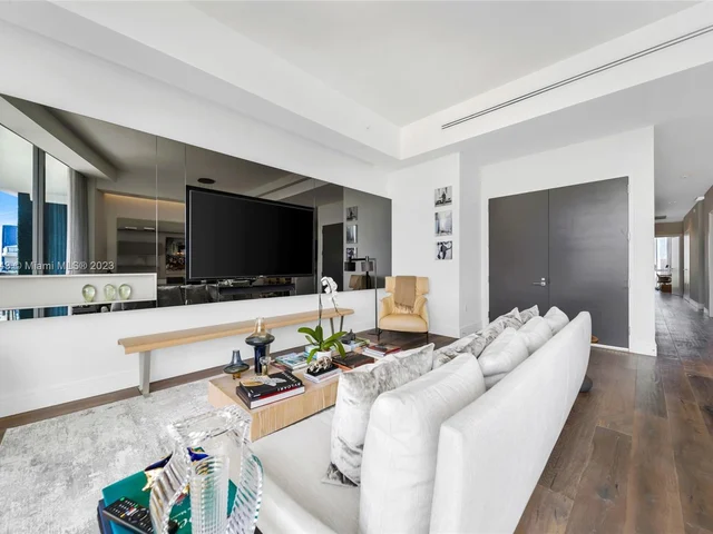 3250 NE 188th St, Aventura FL 33180