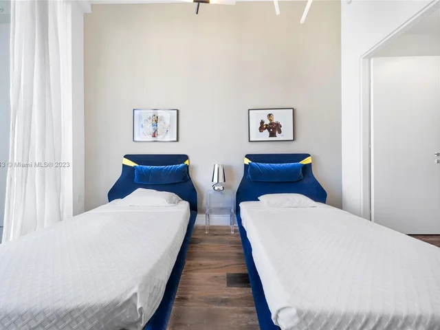 3250 NE 188th St, Aventura FL 33180