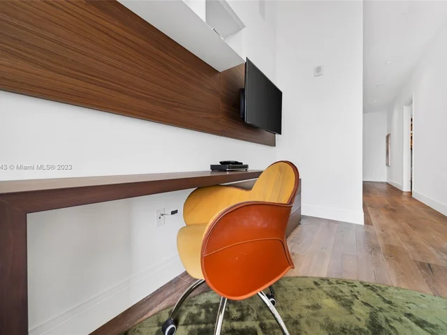 3250 NE 188th St, Aventura FL 33180