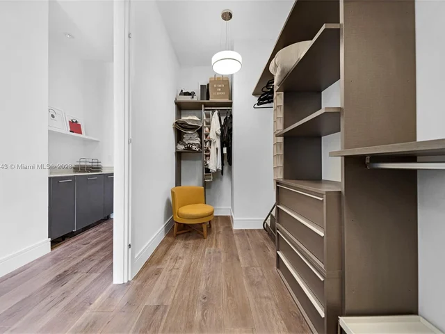 3250 NE 188th St, Aventura FL 33180