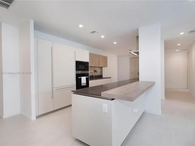 1000 Brickell Plz, Miami FL 33131