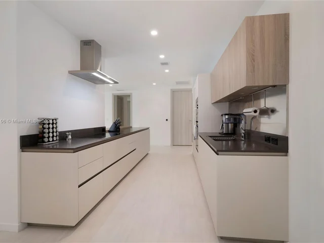 1000 Brickell Plz, Miami FL 33131