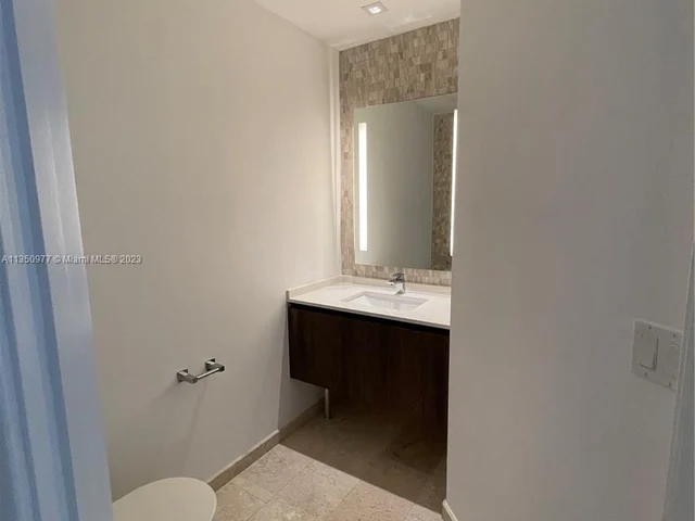 88 SW 7th St # 711, Miami FL 33130