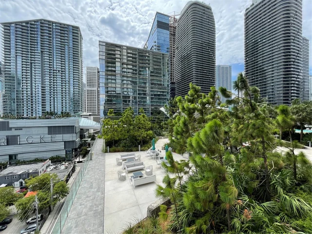 88 SW 7th St # 711, Miami FL 33130