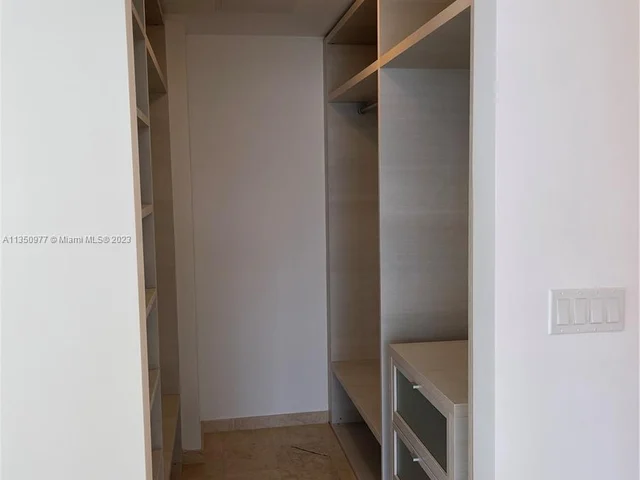 88 SW 7th St # 711, Miami FL 33130