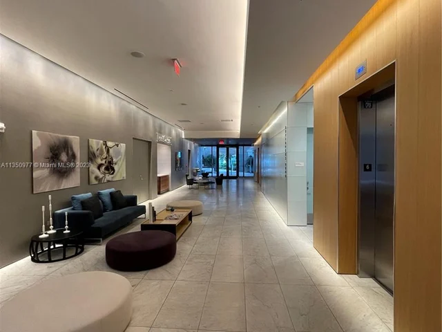 88 SW 7th St # 711, Miami FL 33130