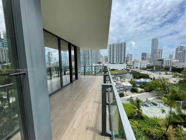 88 SW 7th St # 711, Miami FL 33130