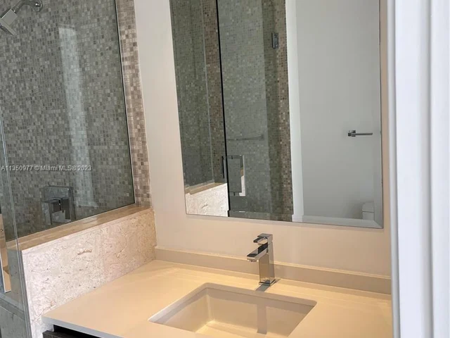 88 SW 7th St # 711, Miami FL 33130