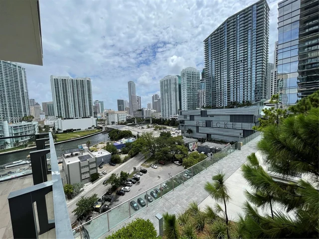 88 SW 7th St # 711, Miami FL 33130