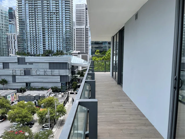 88 SW 7th St # 711, Miami FL 33130