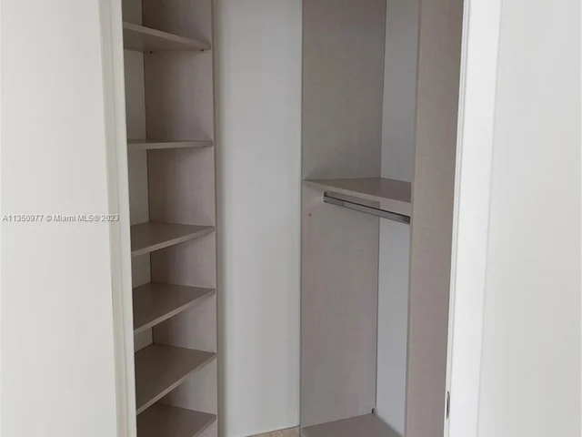 88 SW 7th St # 711, Miami FL 33130