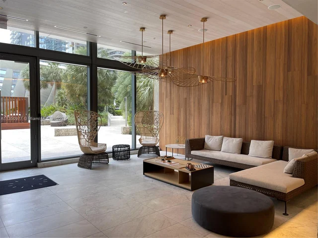 88 SW 7th St # 711, Miami FL 33130