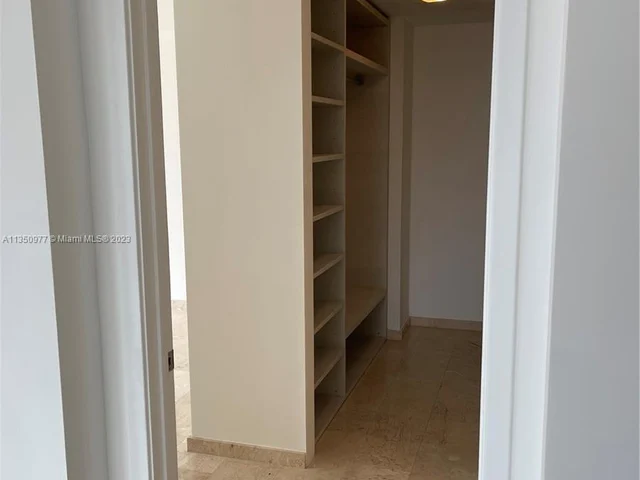 88 SW 7th St # 711, Miami FL 33130