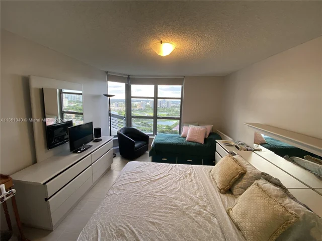 3530 Mystic Pointe Dr, Aventura FL 33180